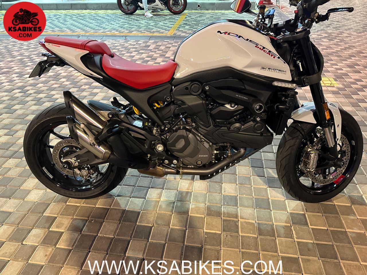 Ducati Monster دوكاتي